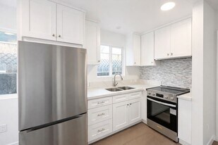 6907 Noble in Los Angeles, CA - Building Photo