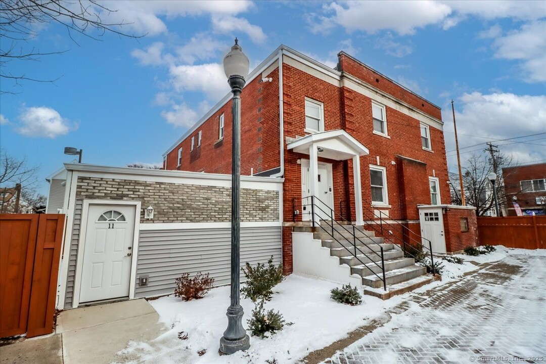 337 Main St in West Haven, CT - Building Photo