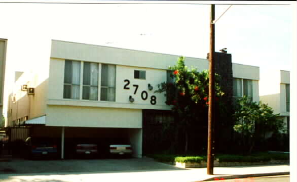 2708 W Clark Ave in Burbank, CA - Building Photo - Building Photo