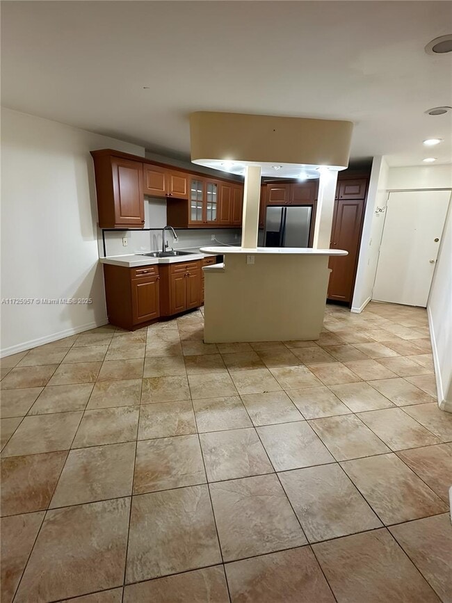 11925 NE 2nd Ave, Unit B317 in Miami, FL - Building Photo - Building Photo