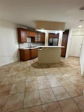 11925 NE 2nd Ave, Unit B317 in Miami, FL - Foto de edificio - Building Photo