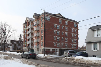 The Rosehill Suites in Richmond Hill, ON - Building Photo - Building Photo