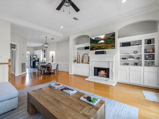 property at 403 E 25th St