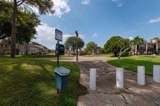 8486 Ariel St in Houston, TX - Building Photo - Building Photo