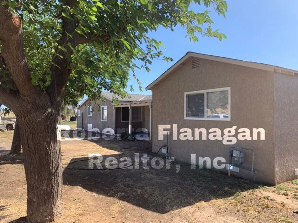 1389 E Gerard Ave in Merced, CA - Building Photo