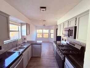 914 Dover Pass in Cedar Park, TX - Foto de edificio - Building Photo