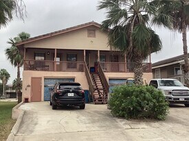 103 E Capricorn Dr, Unit B in South Padre Island, TX - Building Photo