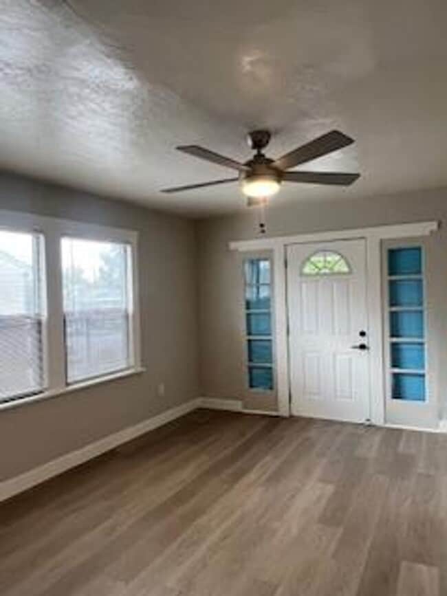 2422 Knoll St in Sacramento, CA - Building Photo - Building Photo