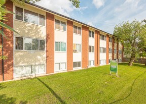 Cavendish Apartments in Edmonton, AB - Building Photo