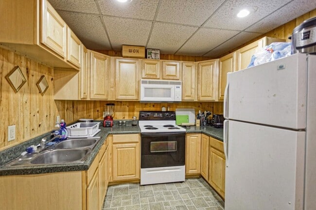 property at 2370 Walnut Ave