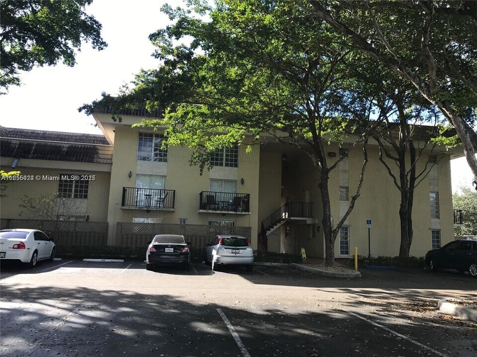 8500 SW 109th Ave in Miami, FL - Building Photo