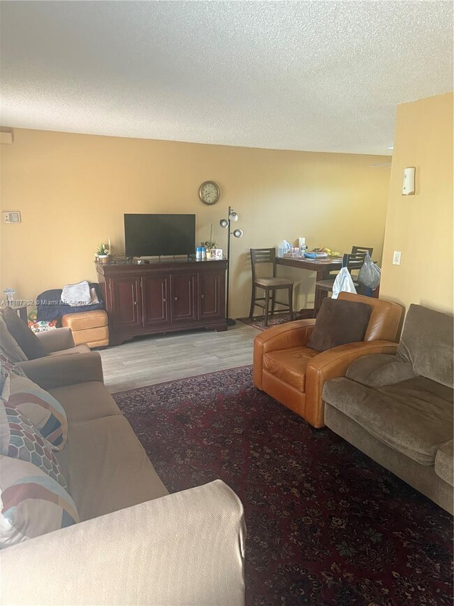 2061 NW 56th Ave in Lauderhill, FL - Building Photo - Building Photo