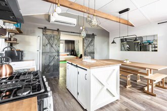 6512 Coldwater Canyon Ave in North Hollywood, CA - Building Photo - Building Photo