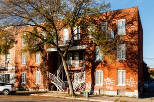 5443 Drake Rue in Montréal, QC - Building Photo