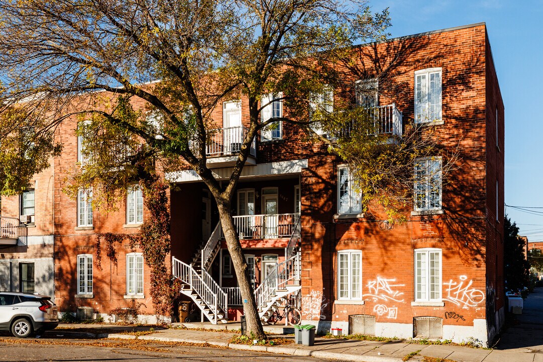 5443 Drake Rue in Montréal, QC - Building Photo