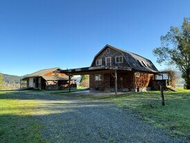 51372 Old Broadbent Rd in Myrtle Point, OR - Building Photo