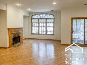 3338 N Sheffield Ave, Unit 3 in Chicago, IL - Building Photo - Building Photo