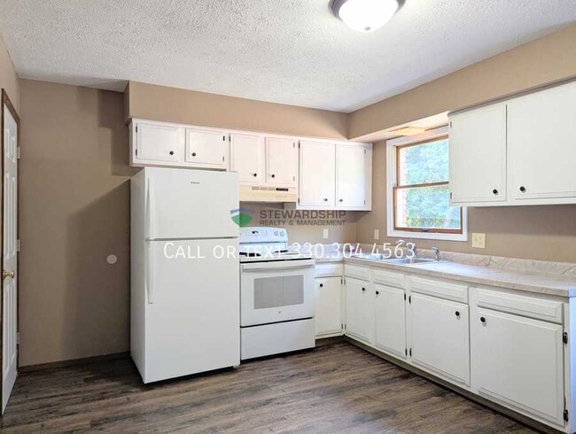 151 Elm St NE in Brewster, OH - Building Photo - Building Photo