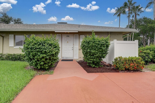 8733 Windrow Way in Boca Raton, FL - Building Photo - Building Photo