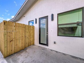 410 NW 41st St in Oakland Park, FL - Building Photo - Building Photo