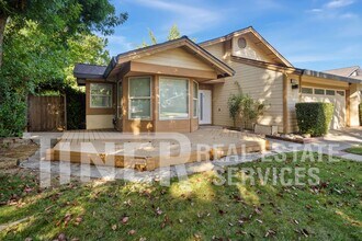 1912 Oak Bluff Way in Sacramento, CA - Building Photo - Building Photo