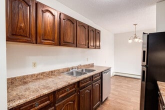 Applewood Village in Calgary, AB - Building Photo - Building Photo