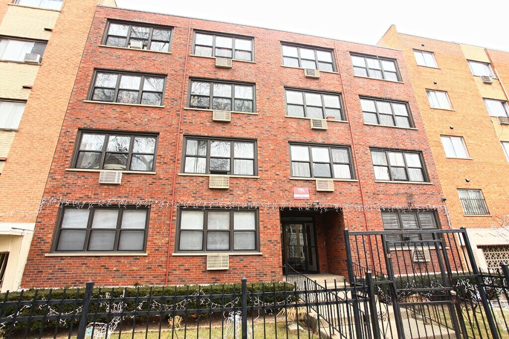 5847 N Winthrop Ave in Chicago, IL - Building Photo