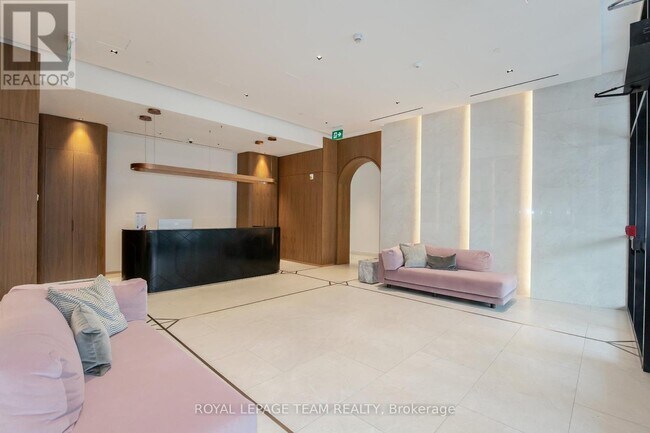 560 Rideau St in Ottawa, ON - Building Photo - Building Photo