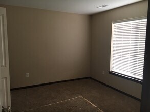 462 RJ Dr in Tiffin, IA - Building Photo - Building Photo