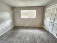 229 W Canterbury Dr photo'