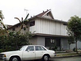 2222 Zoe Ave in Huntington Park, CA - Building Photo
