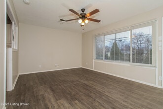 5806 Alanadale Dr in Louisville, KY - Building Photo - Building Photo