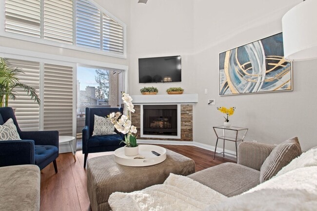 5515 Canoga Ave in Woodland Hills, CA - Building Photo - Building Photo