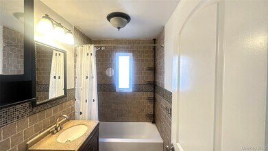 73-63 198th St in Queens, NY - Building Photo - Building Photo