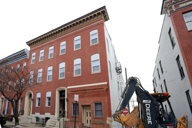 2117 E Pratt St in Baltimore, MD - Building Photo - Building Photo