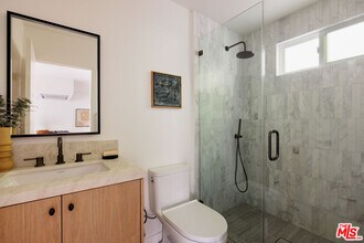 1016 Manzanita St in Los Angeles, CA - Building Photo - Building Photo