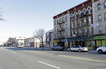 548 Avenue C in Bayonne, NJ - Foto de edificio - Building Photo