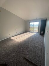 7483 Crosscreek Dr, Unit 7477-7491 in Temperance, MI - Building Photo - Building Photo