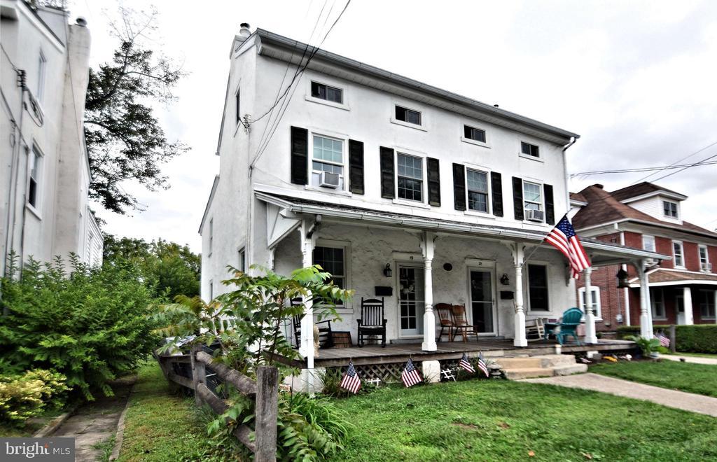 19 E Germantown Pike in Plymouth Meeting, PA - Building Photo