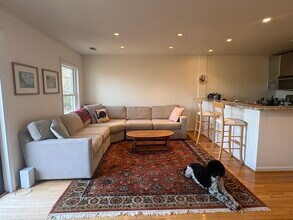 2103 N Rolfe St, Unit B in Arlington, VA - Building Photo - Building Photo