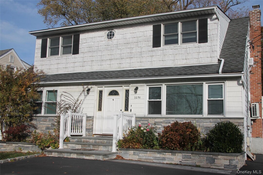 2230 New York Ave in Huntington Station, NY - Building Photo