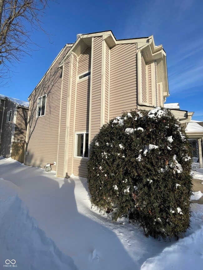 612 Scotch Pine Dr in Greenwood, IN - Building Photo - Building Photo