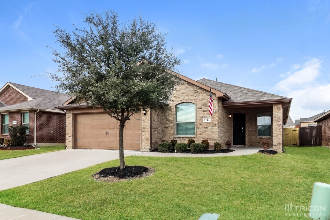 1104 Prelude Dr in Fort Worth, TX - Foto de edificio