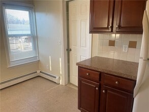 585 Main St in East Greenwich, RI - Building Photo - Building Photo