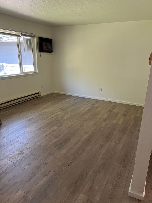 1760 S Barlow Ln in Boise, ID - Foto de edificio - Building Photo