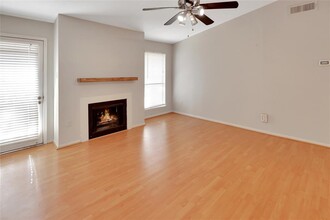 2125 Augusta Dr in Houston, TX - Building Photo - Building Photo
