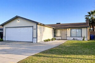 600 Lorelei Ln in Patterson, CA - Building Photo
