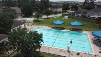 1907 Wooded Acres Dr in Humble, TX - Building Photo