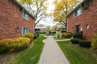 Plum Grove in Rolling Meadows, IL - Building Photo - Building Photo