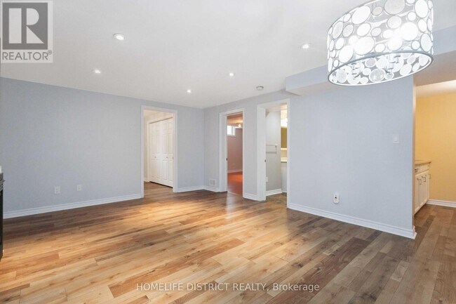 2 Bushford St in Courtice, ON - Building Photo - Building Photo